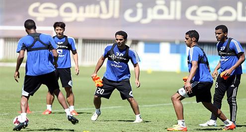 العمر : عضو شرف نصراوي عرض علي " رشوة " من أجل إنهاء مستقبل مهاجم الهلال .. فيديو